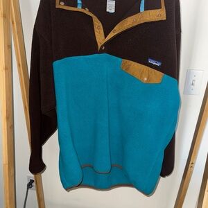 Patagonia Men's Teal and Brown Fleece Sweater